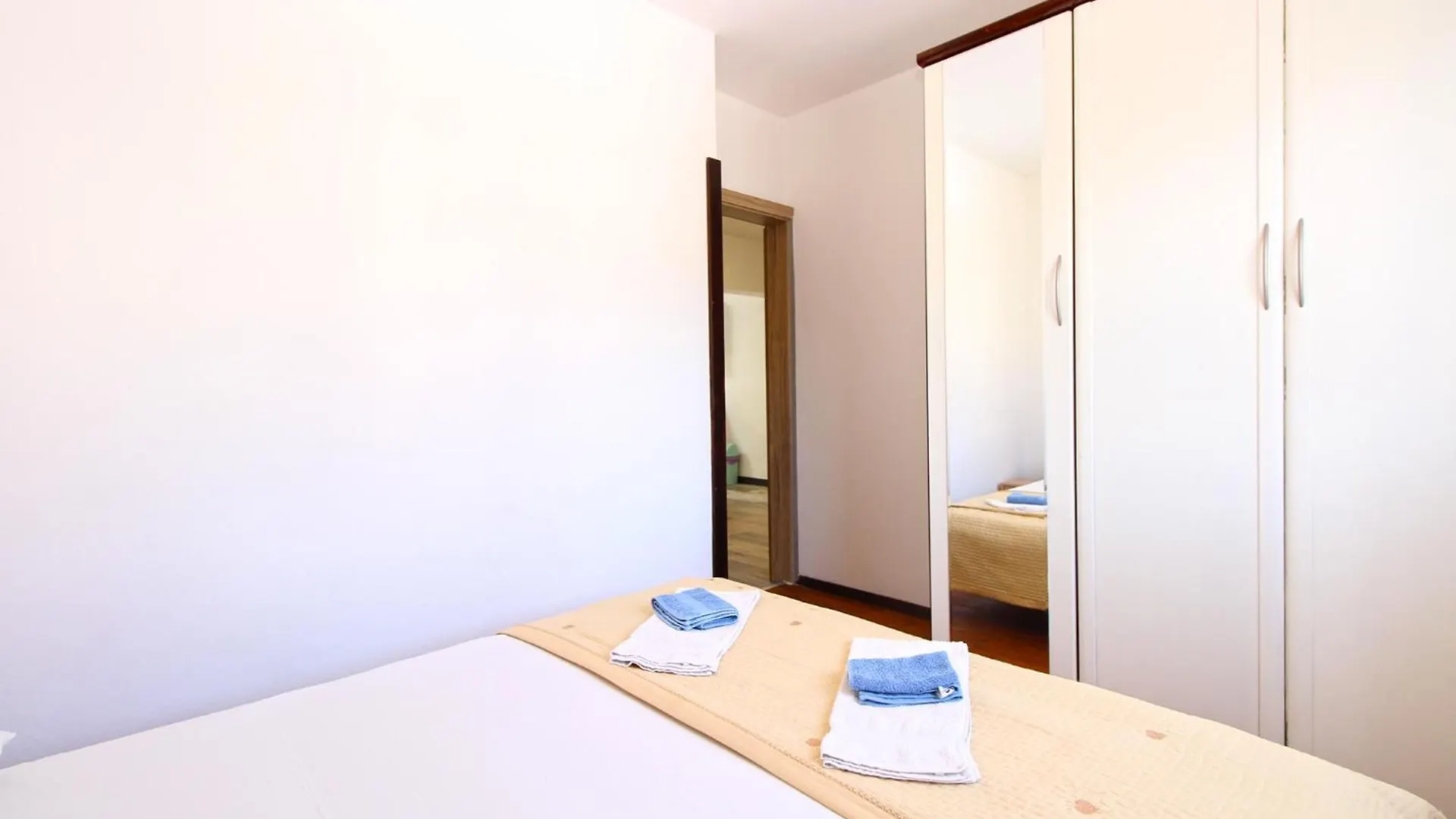Apartments Antica 普拉