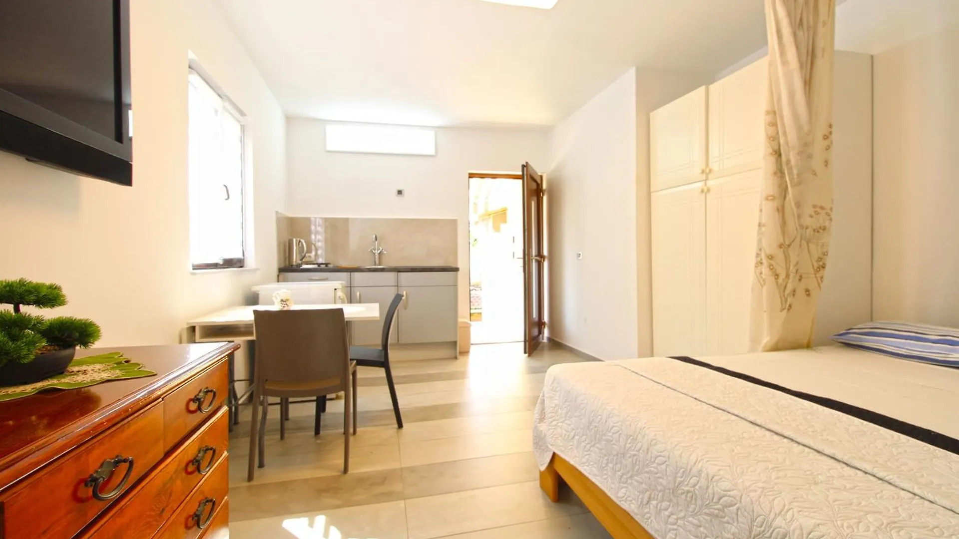 Apartments Antica 普拉